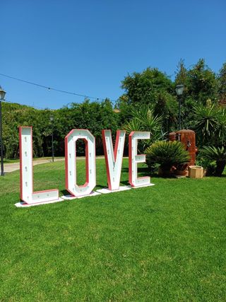 Letras LOVE iluminadas Bodas