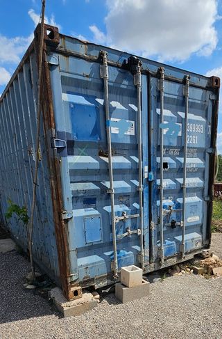 Contenedor marítimo usado