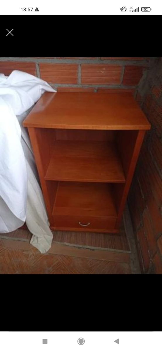 Mesita de noche - Madera