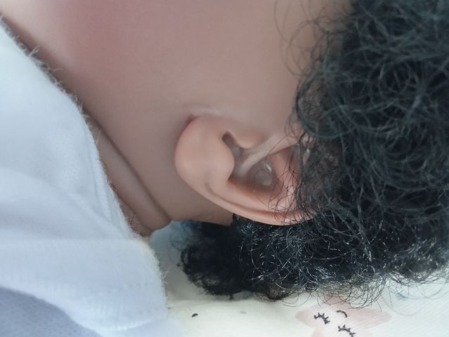 Muñeca reborn de piel oscura y pelo afro, rebajada