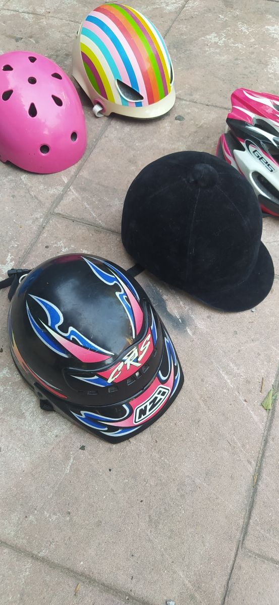 Lote de cascos...moto,bici,patin,hipica,etc...