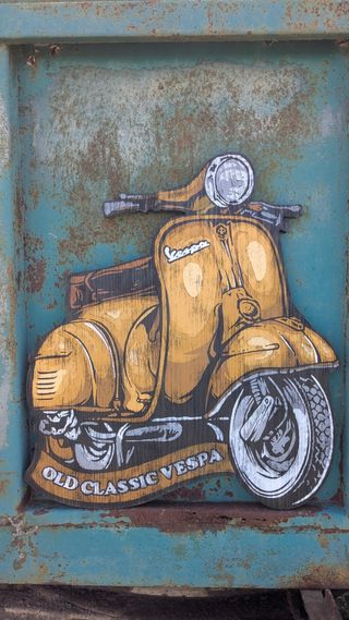 Cartel Vespa en madera silueta