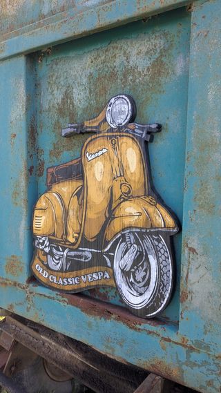 Cartel Vespa en madera silueta