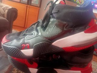 Zapatillas Air Jordan - rojas y negras