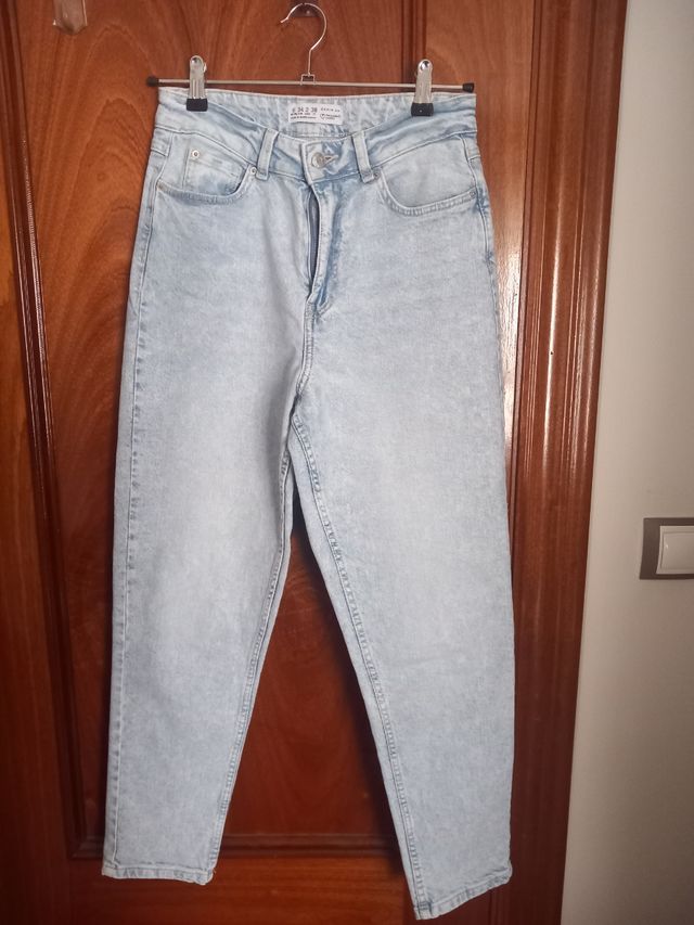 Vaqueros claros tiro alto