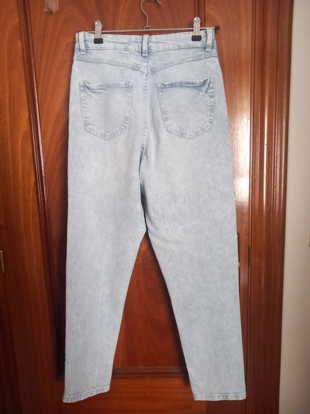 Vaqueros claros tiro alto