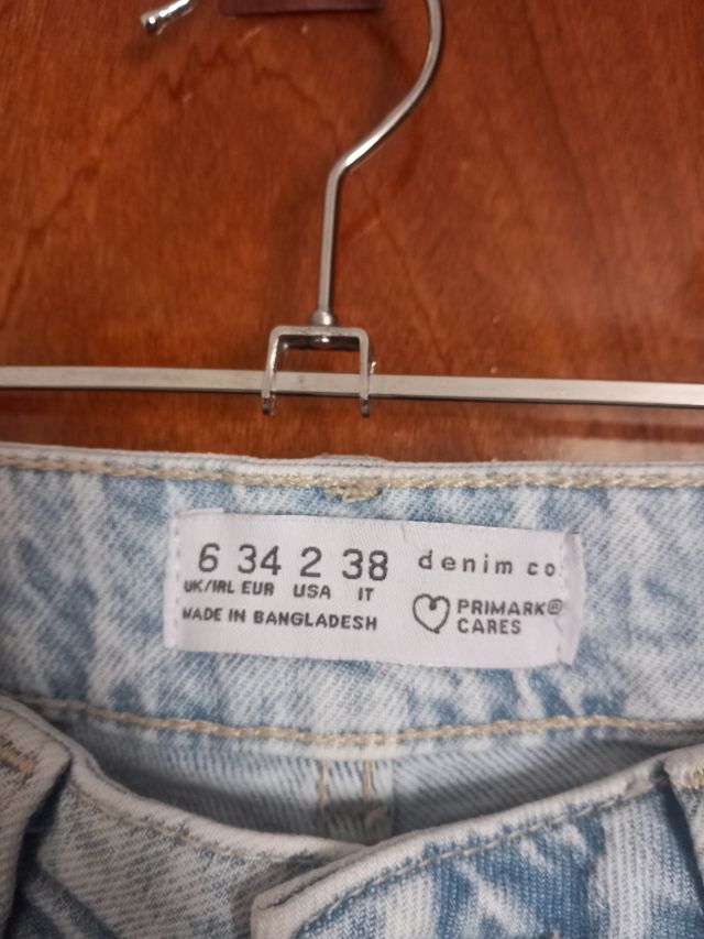 Vaqueros claros tiro alto