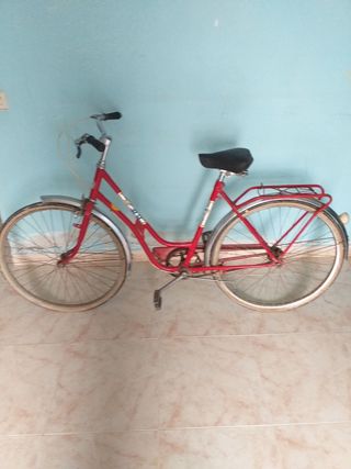 Bicicleta BH clásica roja