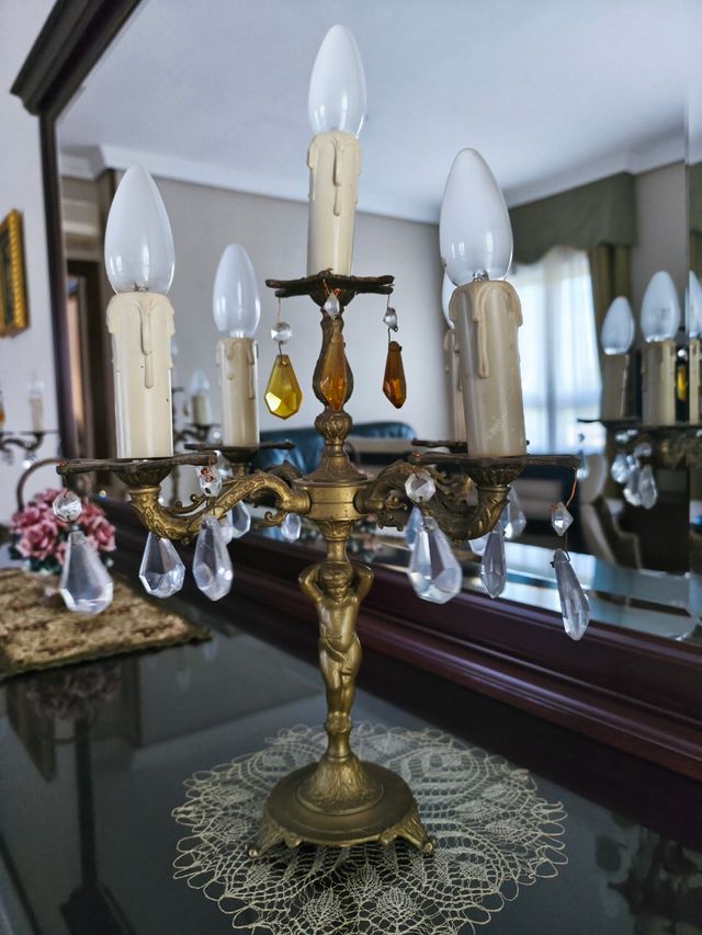 Candelabros antiguos con cristales