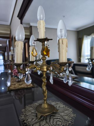 Candelabros antiguos con cristales