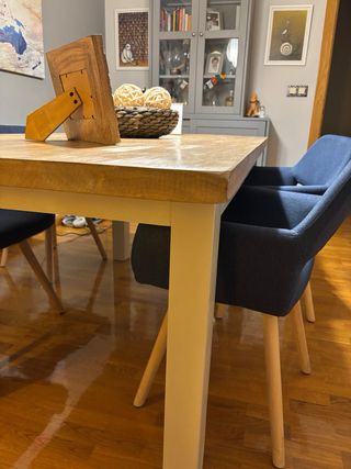 Mesa comedor madera maciza - 4 sillas