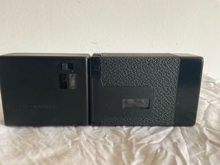 841. Preciosa cámara Rollei A26 con flash C26.