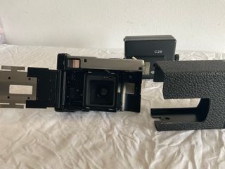 841. Preciosa cámara Rollei A26 con flash C26.