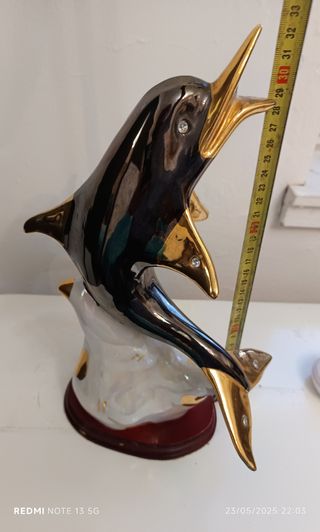 Elegante pareja delfines porcelana