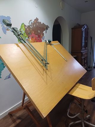 Mesa dibujo antigua + tecnígrafo