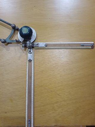 Mesa dibujo antigua + tecnígrafo