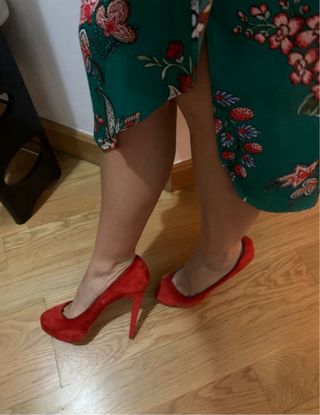 Christian Louboutin zapatos de tacón rojos