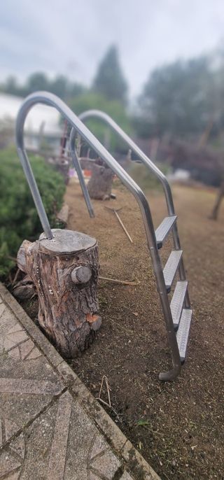 Escalera piscina metalica