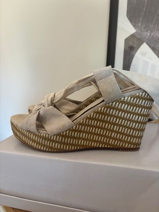 Sandalias cuña Bimba Y Lola beige