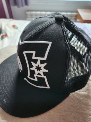 6 Gorras DC, Nike, Vans