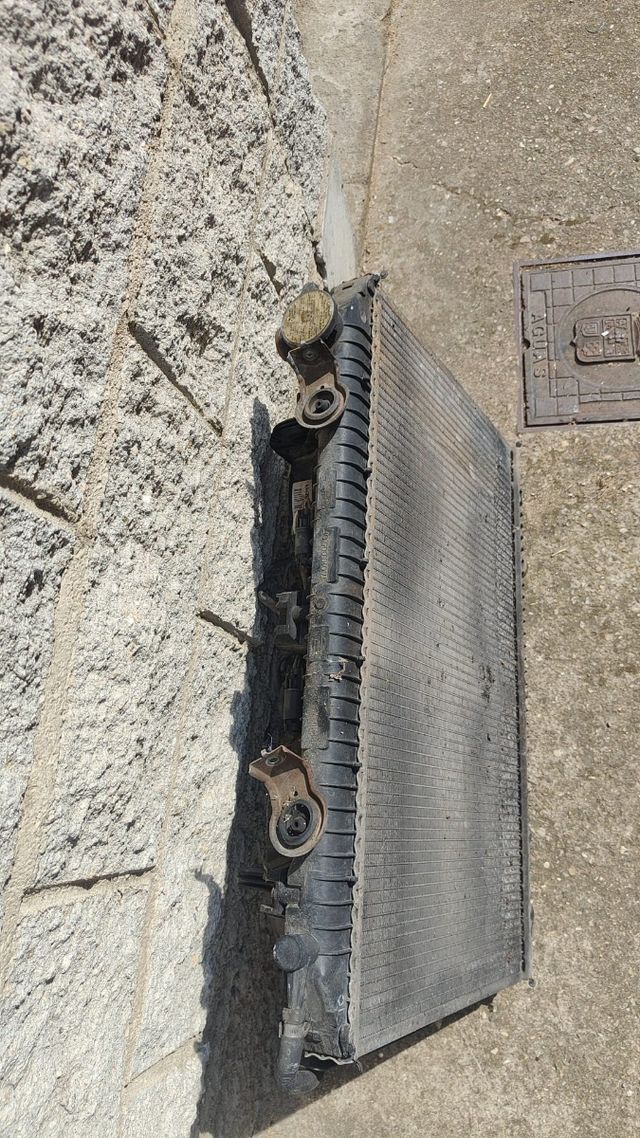 Radiador Nissan Vanette - usado