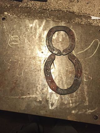 Appendino rustico a ferri di cavallo per cavalli