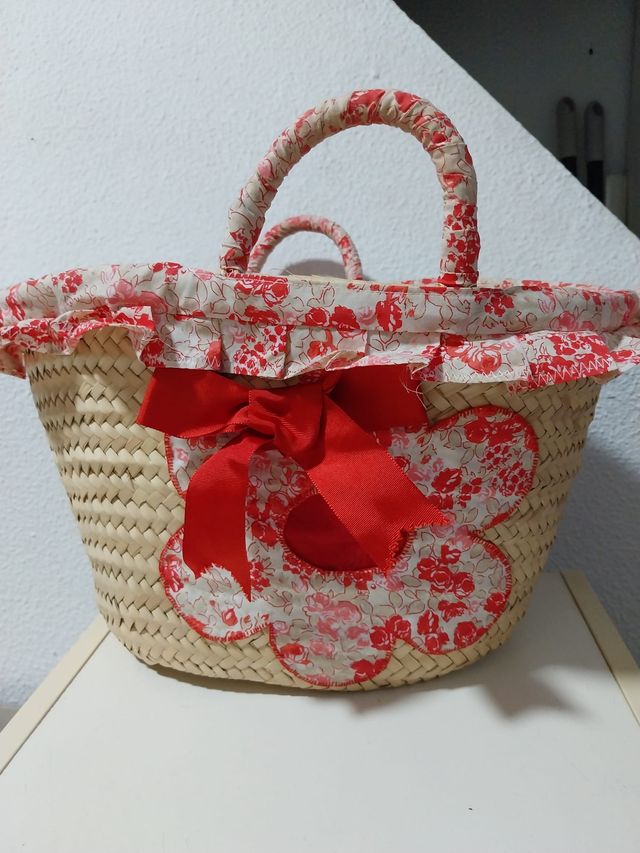 Cesto de mimbre para niña