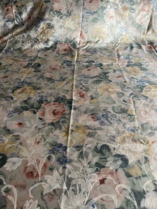 Cortinas y colcha satén adamascada. 150x260 cada h