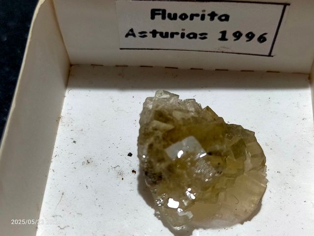 FLUORITE MINERALE MINA MOSCONA SCATOLA 4X4