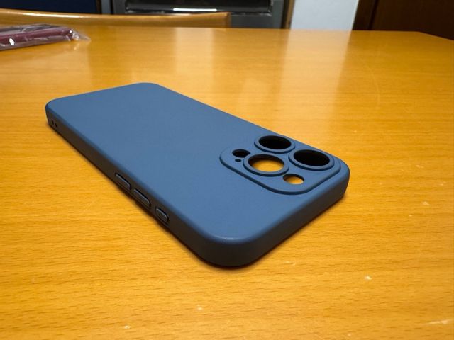 Custodia silicone iPhone 15 Pro Max
