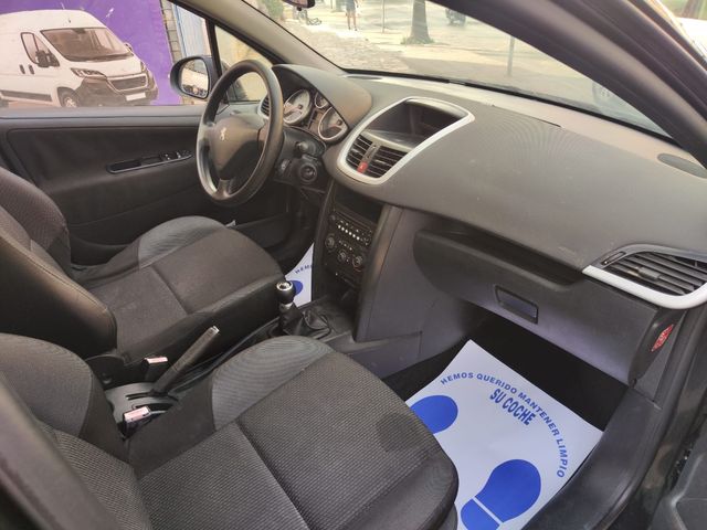 Peugeot 207 2012
