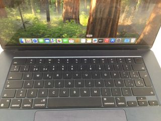 portatil apple apple macbook air m3 8-core 4.0 15 (10gpu) (2024) (a3114)