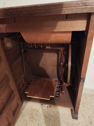 Mueble antiguo costura