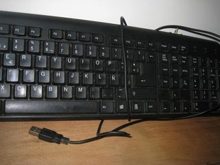 Teclado sin marca – cable roto