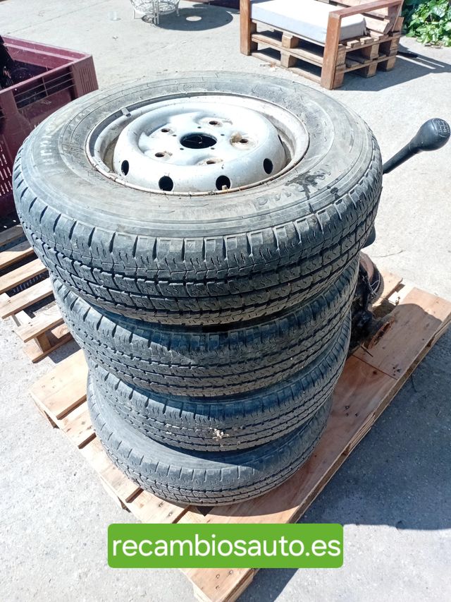 1 Llanta Ford Transit