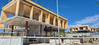 Ofrezco empleo a oficial de 1 y de 2 de albañileri