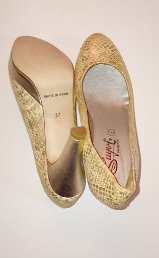 Zapatos Sayma dorados tacón alto 