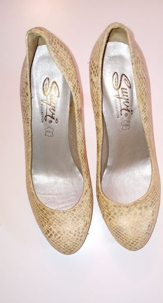 Zapatos Sayma dorados tacón alto 
