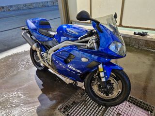 Triumph daytona 995i