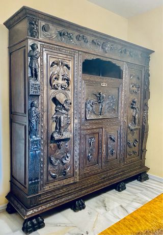 Armario tallado madera antiguo