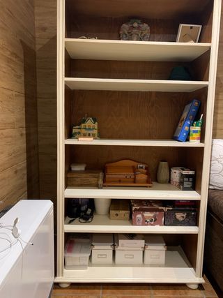 Estantería madera blanca y marrón