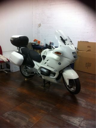 BMW R850RT - Moto blanca