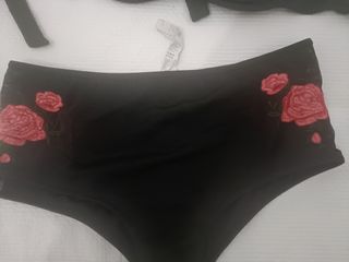 Bikini negro bordado - rojo