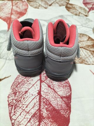 BOTAS SENDERISMO NIÑA Nº 26