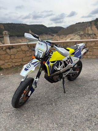 Husqvarna 701 Supermoto,,