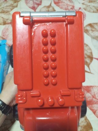 Lote de 4 juguetes: camión, coches y figura