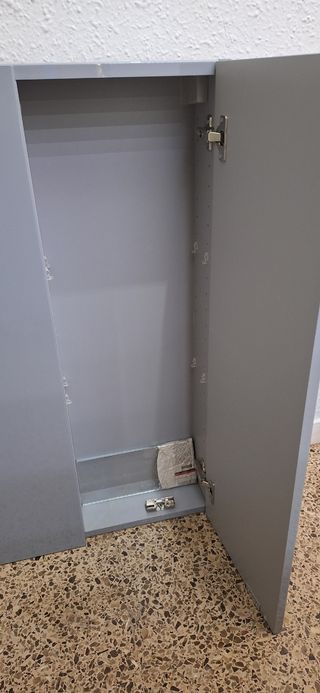 Mueble expositor gris 100x90cm - 3 puertas