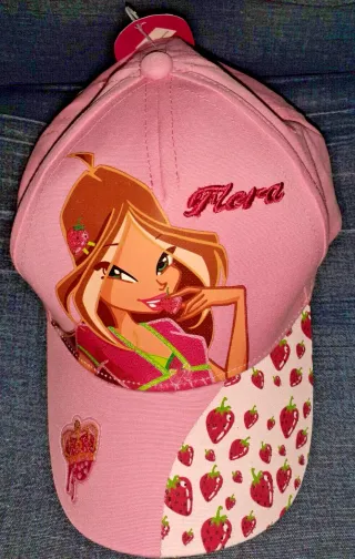 Cappellino ragazza Winx club Flora design fragole