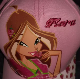 Cappellino ragazza Winx club Flora design fragole