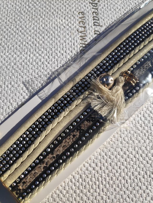 Pulsera imán - beige y negra